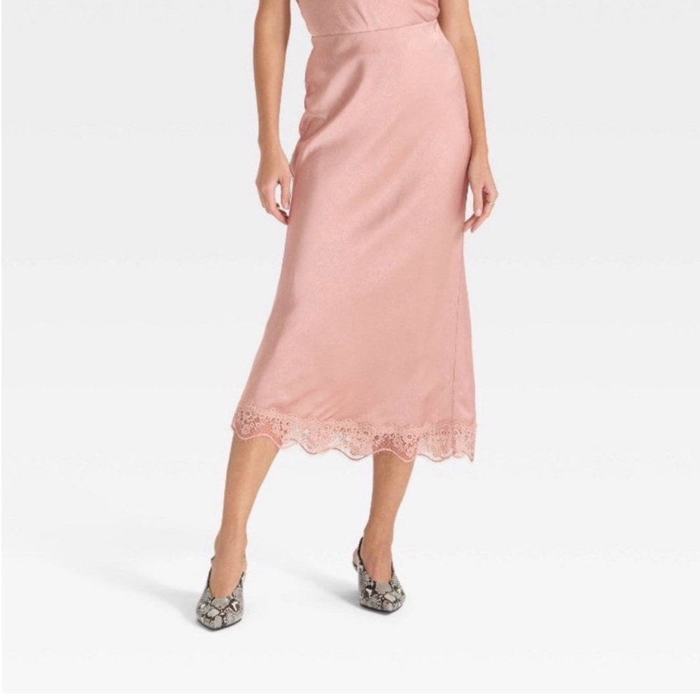 Elegant Pink Lace Hem Skirt